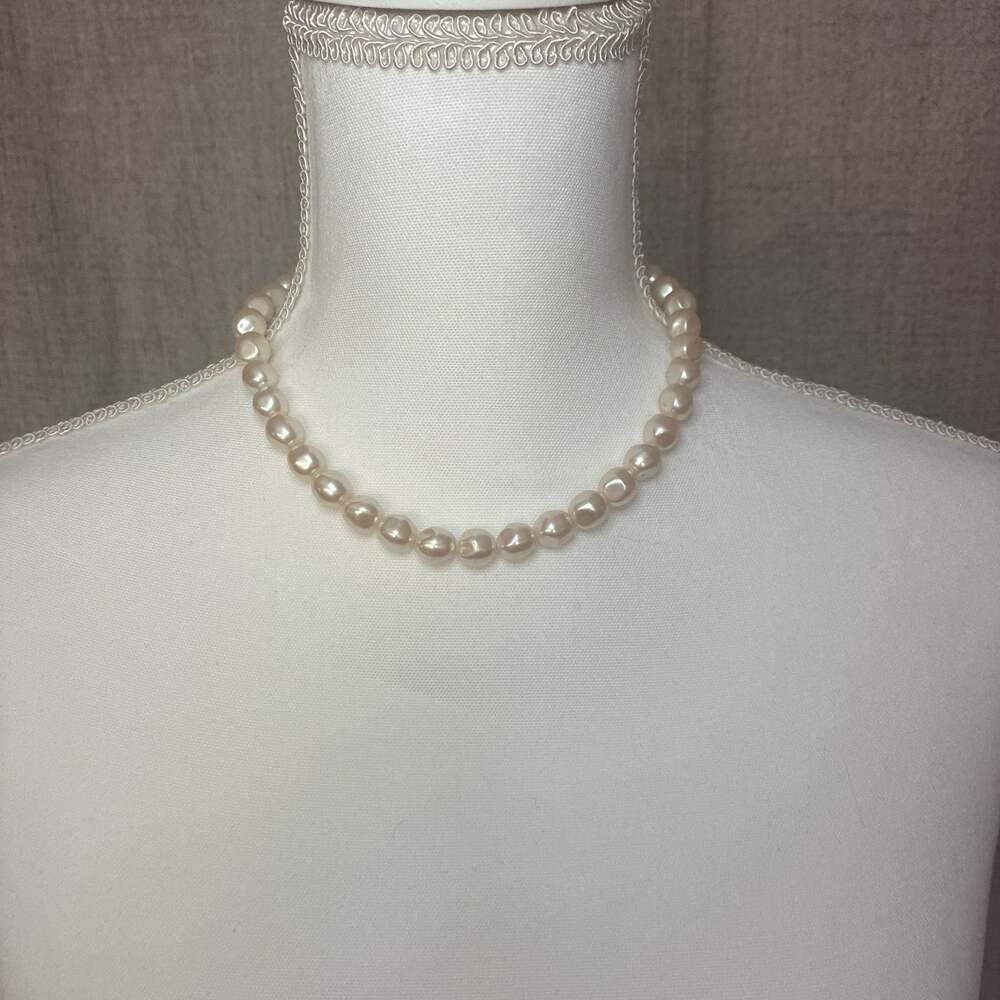 Vintage Freshwater White Pearl Necklace with Gold Clasp, 18in